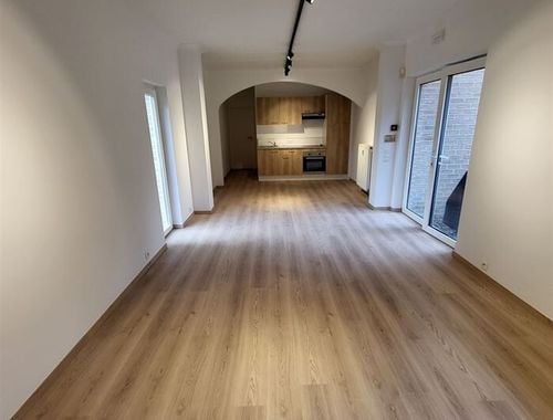                                         Studio avec coin lit à louer à Comblain-la-Tour, € 680
