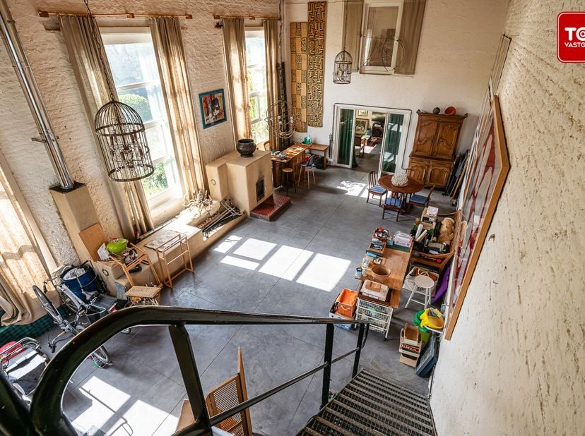 Oude orangerie met een ruim atelier en veelzijdige werkruimte.<br />
Dit karaktervolle pand op een ruim perceel van 1.365 m² biedt een uitzonderlijke