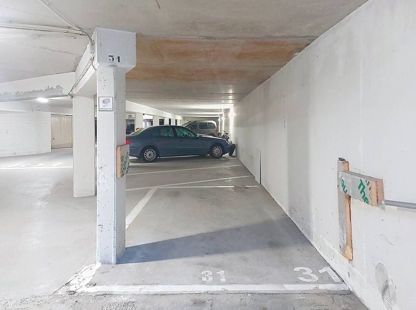 Ondergrondse parkeerplaats te koop te Middelkerke, Roger de Grimberghestraat 10, Residentie Sea Side. Makkelijk in en uit te rijden.<br />
<br />
Afme