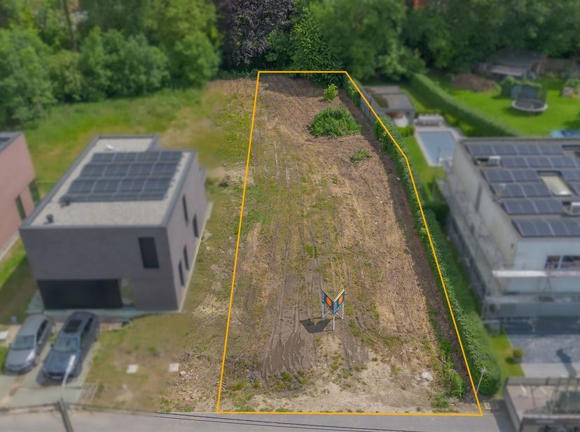 Bent u op zoek naar een bouwgrond (9a 20ca) voor een vrijstaande open bebouwing, in een doodlopend straatje en dit op wandelafstand van het centrum va