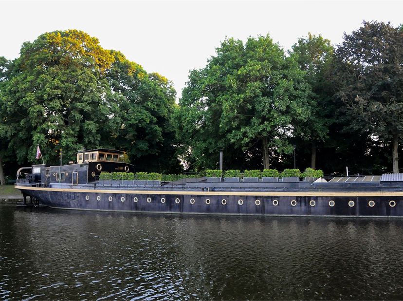 HEEL RUIM  WONEN MET UW GEZIN OP                          PRACHTLOCATIE        0%  REGISTRATIEKOSTEN  bij AANKOOP !!! UNIEK SCHIP met 775 m2  vloeropp