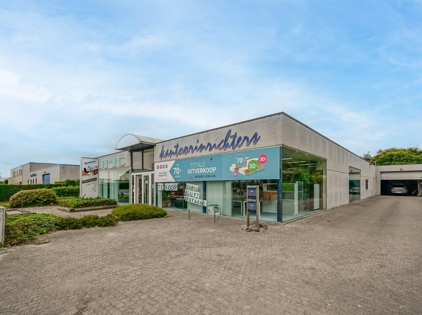 Bien professionnel à vendre
                    à 8400 Stene