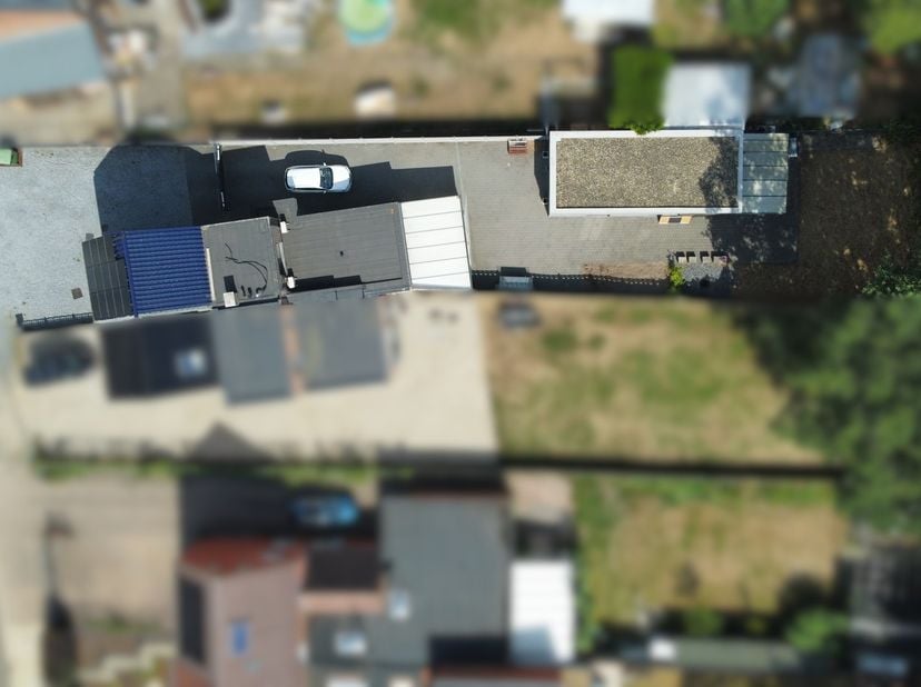Instapklare gezinswoning met 4 slaapkamers, garage en EPC A in Genk.<br />
<br />
Op zoek naar een ruime woning waar je letterlijk je koffers kunt uit