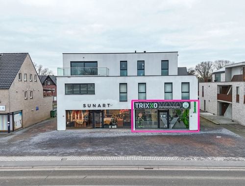                                         Kantoorgebouw te koop in Zolder, € 349.000
