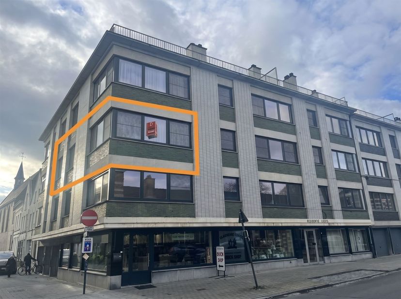 Cet appartement est situé dans le centre d'Audenarde.<br />
En entrant dans l'appartement, vous accédez à un hall d'entrée spacieux.<br />
Ensuite,