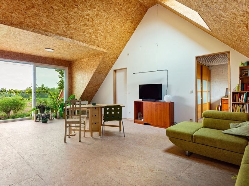 --Veelzijdige woning in Cohousing HuisElf te Lebbeke--<br />
Ruime en lichtrijke woning (270m²) te koop in Cohousing HuisElf, met prachtig zicht op de