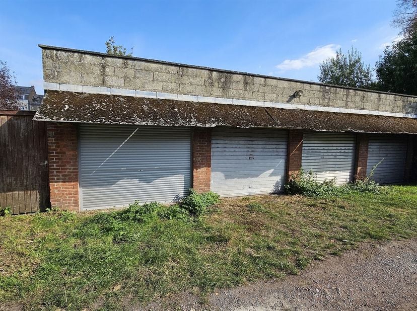 Garage à vendre à Digue de Cuesmes,
                    7000 Mons