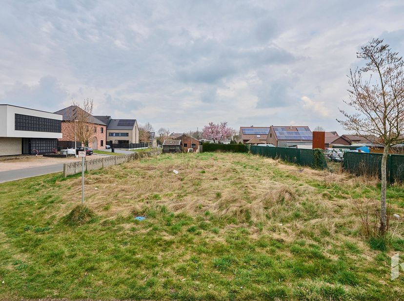 Rustig gelegen hoekperceel voor een open bebouwing met een oppervlakte va 526 m² en een straatbreedte van 17m.