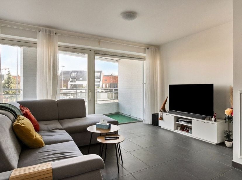 Cet appartement de deux chambres, prêt à l'emploi, est situé au premier étage de la résidence Da Vinci. Cet appartement bénéficie d'une situation cent