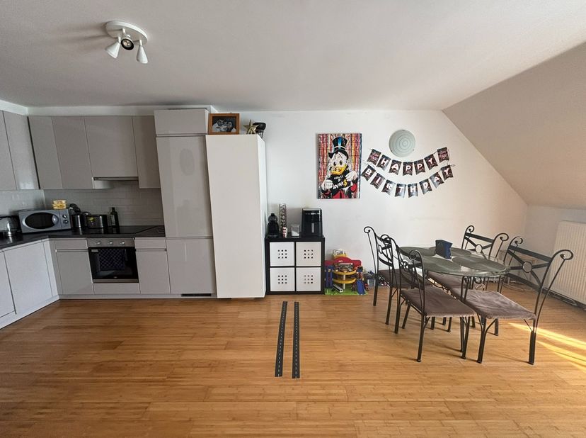 Duplex appartement met 2 SLPK en 2 BADK van recent bouwjaar.<br />
Strategisch gelegen nabij luchthaven, alle faciliteiten, openbaar vervoer, oprit au
