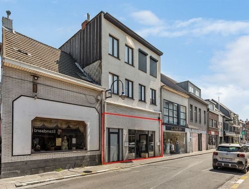                                         Handelsgelijkvloers te koop in Kontich, € 249.000
