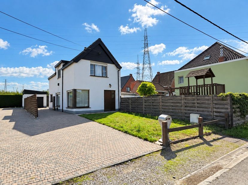 Huis te koop in Lochtingstraat 4,
                    9940 Evergem