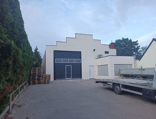                                         Magazijn met woonst te koop in Zonhoven, € 245.000
