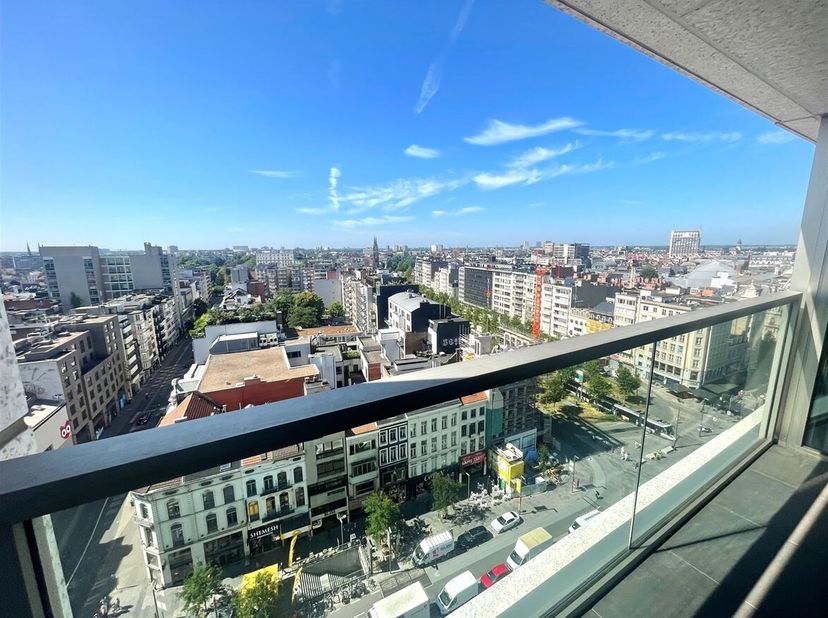 Zeer energiezuinig appartement met fantastisch uitzicht!<br />
Ligging: Het appartement is gelegen in het hartje van Antwerpen op 200m van het Centraa