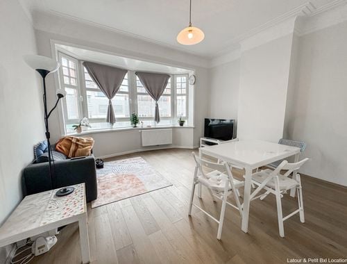                                         Appartement à louer à Uccle, € 1.400
