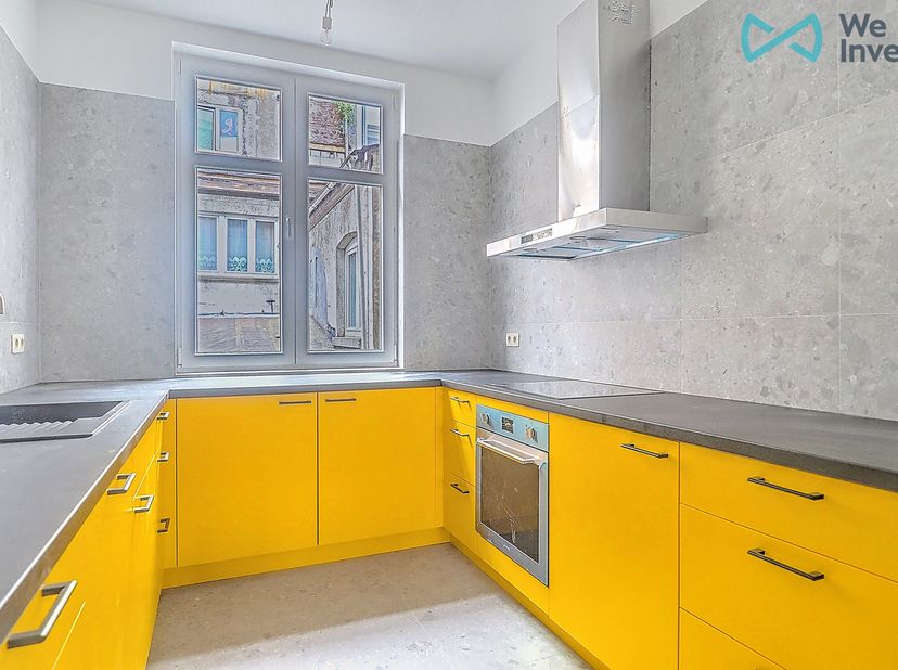 Tel : 0456 79 45 19 / E-mail : sophia.vanhove@weinvest.be<br />
We Invest est fier de vous proposer ce spacieux appartement 2 chambres de ± 98 m², en
