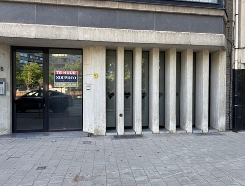                                         Kantoor te huur in Antwerpen, € 1.950
