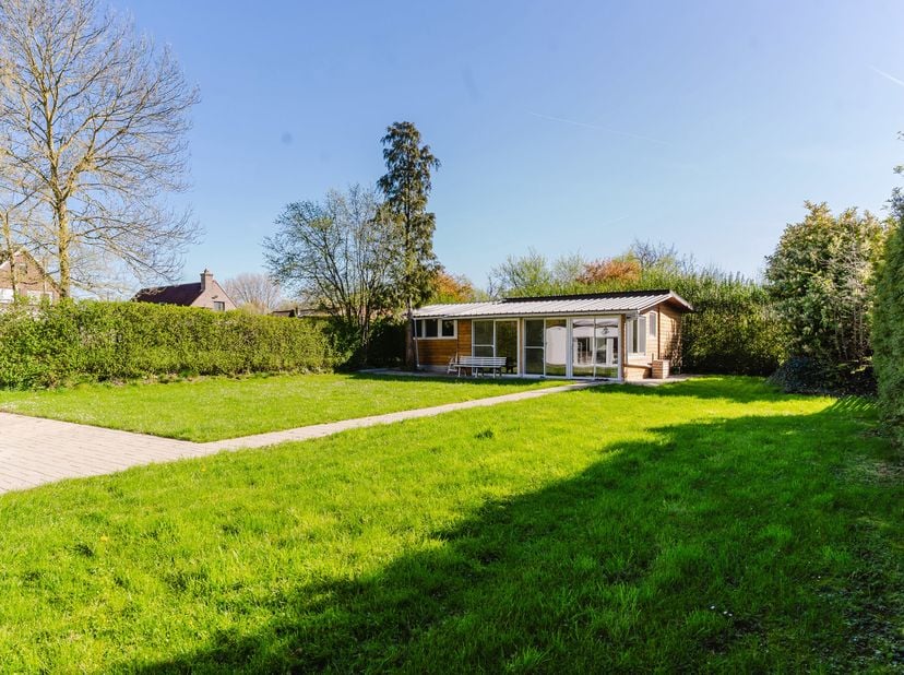 LOCALISATION<br />
Bienvenue au 28 Heilsborre à Asse, où se marient luxe, tranquillité absolue et bonne accessibilité. Cette villa unique est située d