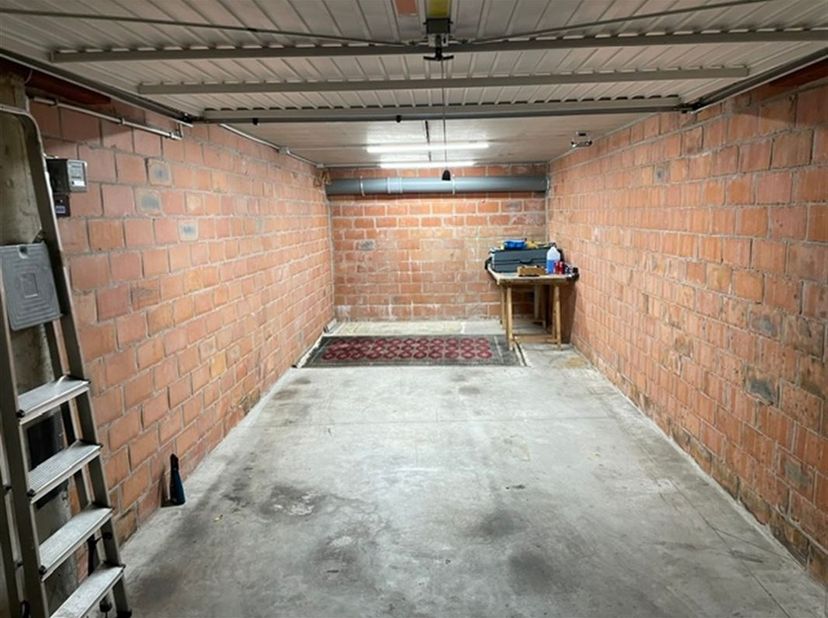 Garage à vendre
                    à 2850 Boom