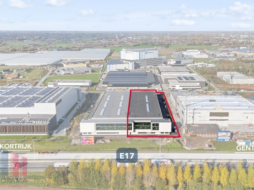 Casco kantoorruimte op toplocatie vlak naast en met visibiliteit van de E17. Uitstekend gelegen in de unieke industriezone 'De Prijkels', geniet dit t