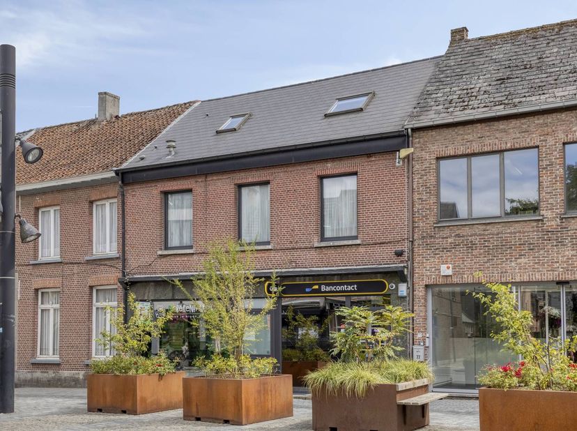 Appartement duplex unique et spacieux au cœur de Geel.<br />
<br />
Vous rêvez de vivre généreusement et confortablement dans une rue commerçante anim