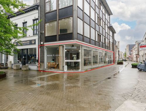                                         Bâtiment commercial à louer à Herentals, € 995

