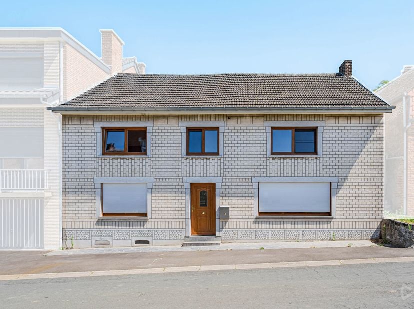 Présentation complète: https://weinvest.be | Située en plein cœur du village d'Avernas-le-Bauduin, un village très prisé, calme et pourvu de toutes le