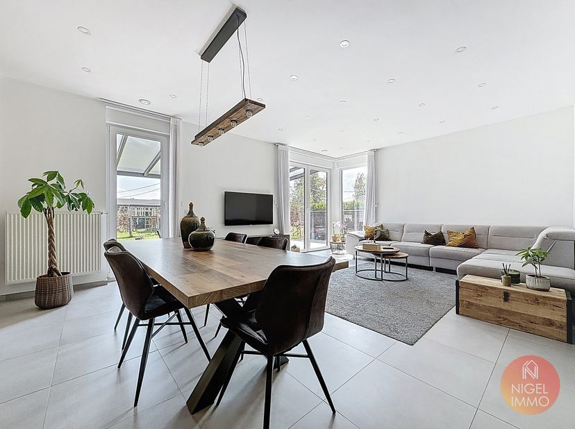 ✨ Villa récente de 2018  très peu énergivore érigée à Soumagne<br />
Située dans un clos résidentiel de Soumagne, cette superbe villa construite en 20