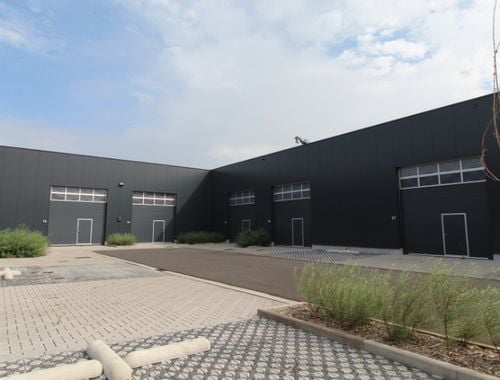                                         Entrepôt à louer à Roeselare, € 800
