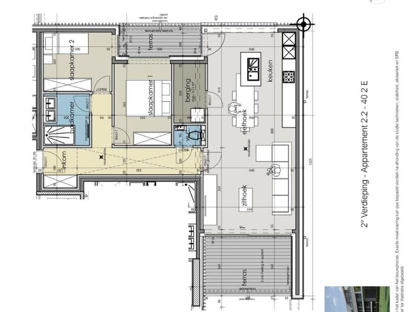 Het appartement is gelegen op de tweede verdieping en werd op plan ingedeeld als volgt:<br />
Inkomhal met apart toilet en ruimte voor vestiaire, open