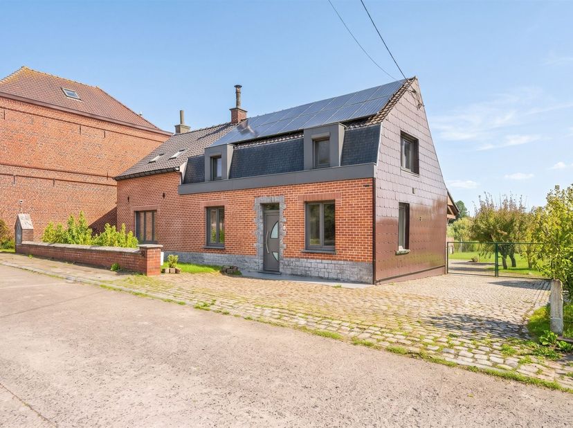 Huis te koop in Rue du Vieux Comté 4 bus B,
                    7543 Mourcourt