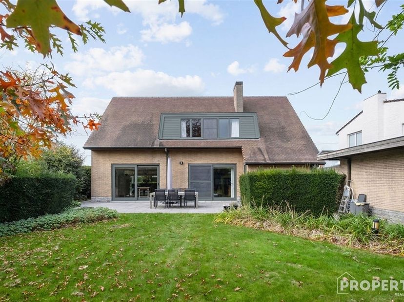 Spacieuse maison familiale de caractère à Ledegem<br />
<br />
Cette agréable maison allie confort et fonctionnalité et offre de nombreuses possibil
