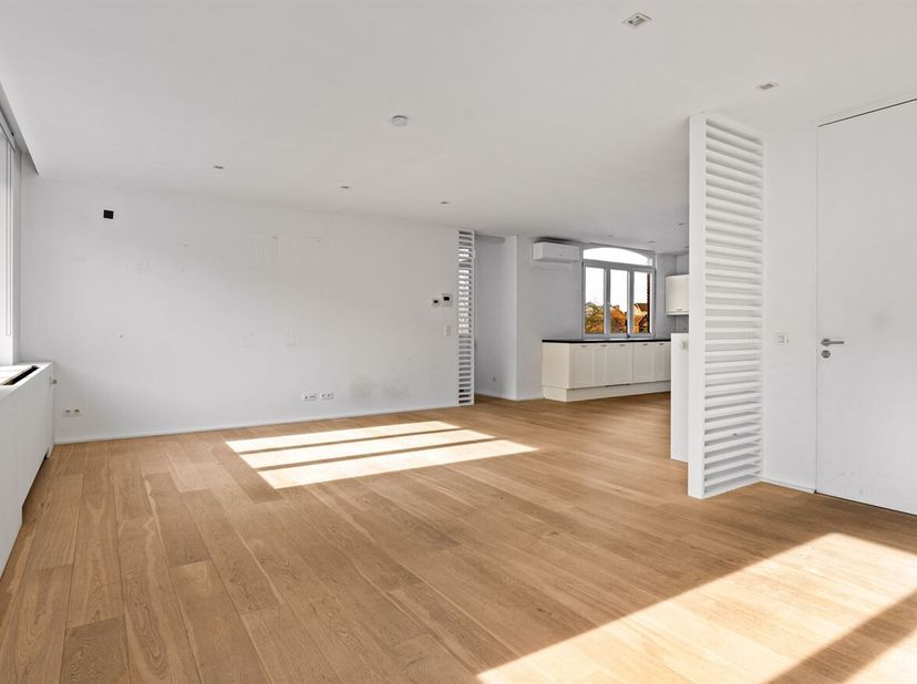 Appartement werd gerenoveerd in 2005 en combineert comfort met een praktische indeling. <br />
Ligging:<br />
Het appartement is rustig gelegen in Gie