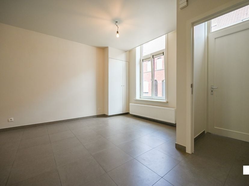 Op zoek naar een instapklare woning met een uitstekende energiescore én een gunstige ligging? Dan is deze charmante woning zeker een bezoek waard. Gel