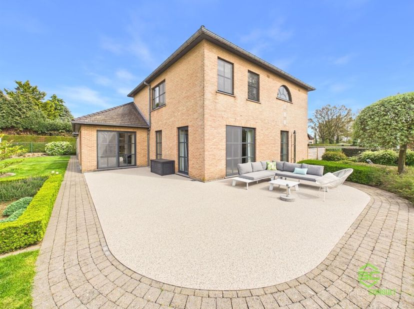 + Als u op onze eigen website (www.empresaconsult.be) naar deze woning doorklikt, vindt u alle info en een volledige 360° impressie! +<br />
In het ce