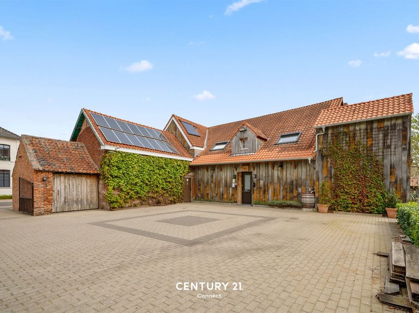 Ben je op zoek naar een kangoeroewoning of een woonst met mogelijkheid tot vrij beroep op een rustige, maar strategische locatie? Deze gezellige en in