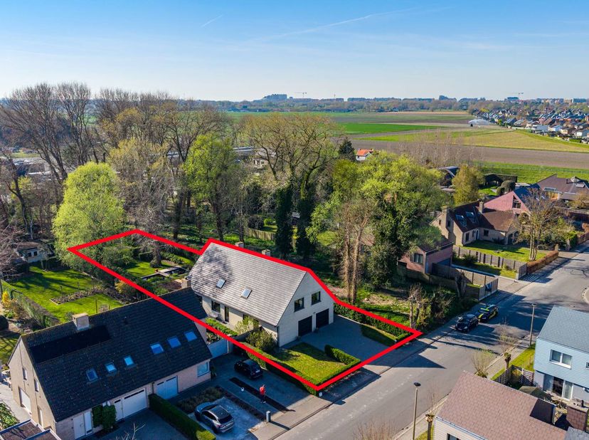 Villa exceptionnellement spacieuse située à Nieuport sur un terrain exceptionnel de 1332 mètres carrés avec une intimité totale et un jardin orienté s