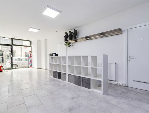                                         Bureaux à vendre à Leuze-en-Hainaut, € 89.500
