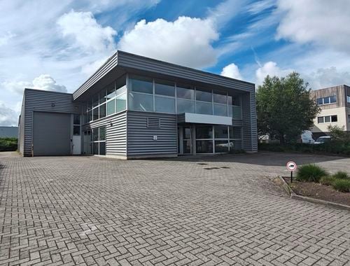                                         Bedrijfsgebouw te huur in Aartselaar, € 8.750
