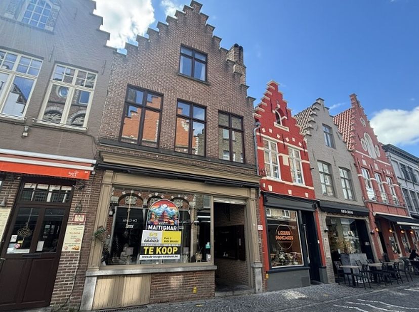 BRUGGE GOUDEN DRIEHOEK - HORECAPAND met TERRAS en Woongelegenheid te koop op een uitstekende commerciele en TOERISTISCHE TOPLIGGING in het historische