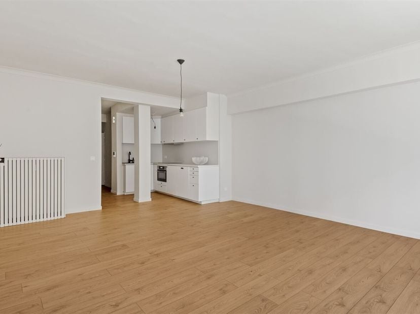 Gerenoveerd appartement (75 m²) in centrum Antwerpen<br />
Locatie: Dit appartement te huur is gelegen op een zeer centrale ligging pal in het centrum