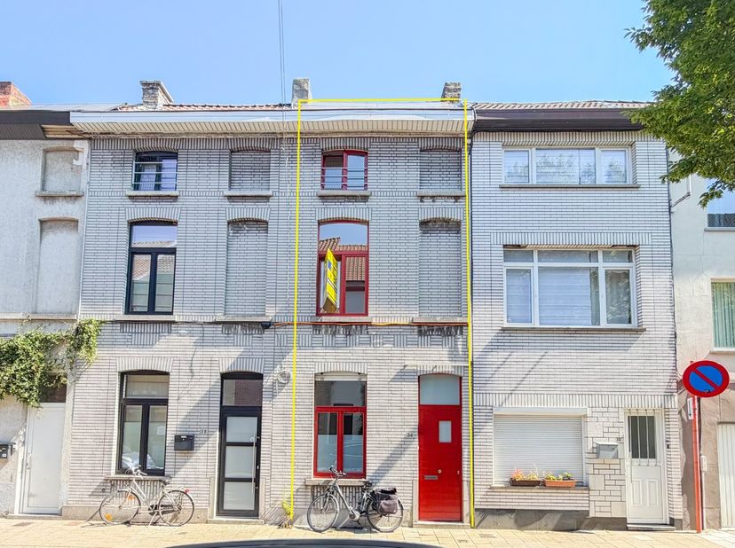 Deze gezellige, instapklare woning bevindt zich in het centrum van Gent.&amp;nbsp;De woning kent een zeer gunstige ligging met winkels, scholen, openbaar