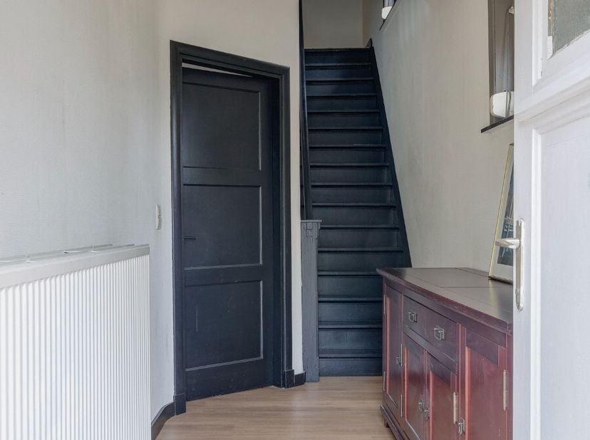 Langs de bossen en velden gelegen woning aan de rand van Lille. Rondom de woning is het schitterend wandelen in de natuur, bossen en velden zover als