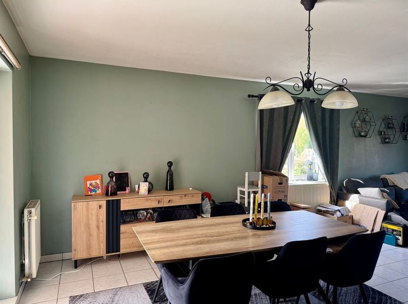 Instapklaar appartement met 2 slaapkamers en terras, ideaal gelegen in het hart van Lier!<br />
Ligging:<br />
Dit charmante appartement bevindt zich