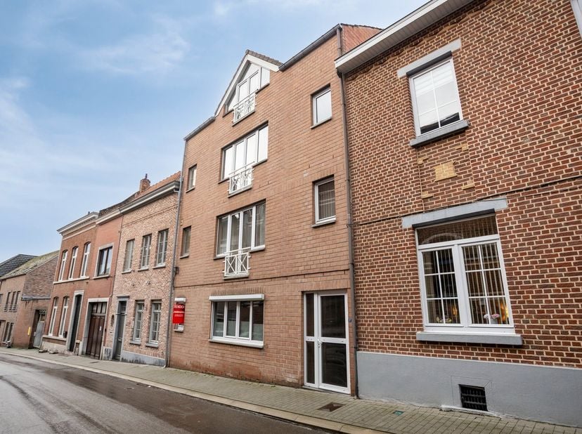 Centraal gelegen, drempelvrij en instapklaar. In de Jekerstraat 17 woont u midden in het historische stadscentrum van Tongeren, met winkels, restauran