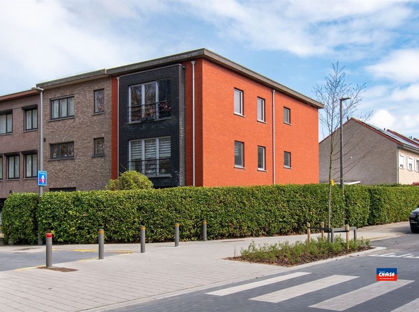 !!! verkocht onder voorwaarden !!! HOBOKEN | KNAP GELIJKVLOERSAPPARTEMENT MET TWEE SLAAPKAMERS EN ZONNIGE TUIN | BJ 2004 | EPC 233 |<br />
Indeling a
