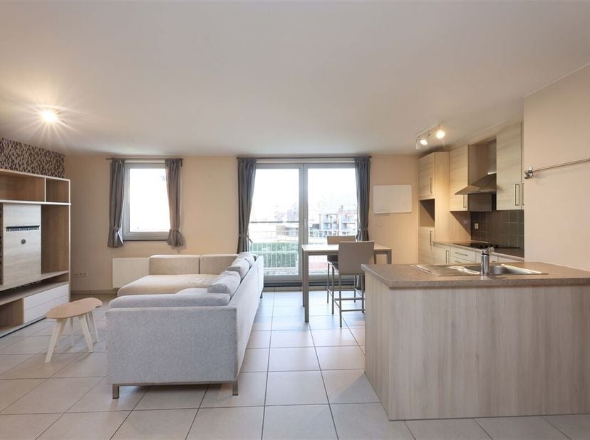 Energiezuinig appartement met een zeer gunstige ligging in hartje Sint-Truiden <br />
Omgeving:<br />
+ Centraal gelegen in het historische stadscentr