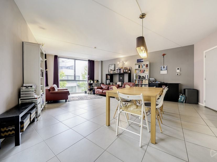 Info et visites - 02 315 51 71<br />
Idéalement situé dans l'un des quartiers les plus prisés de Bruxelles, à proximité immédiate de l'avenue Louise,