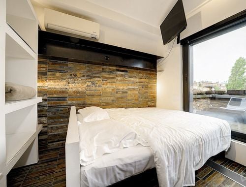                                         Studio te huur in Elsene, € 750
