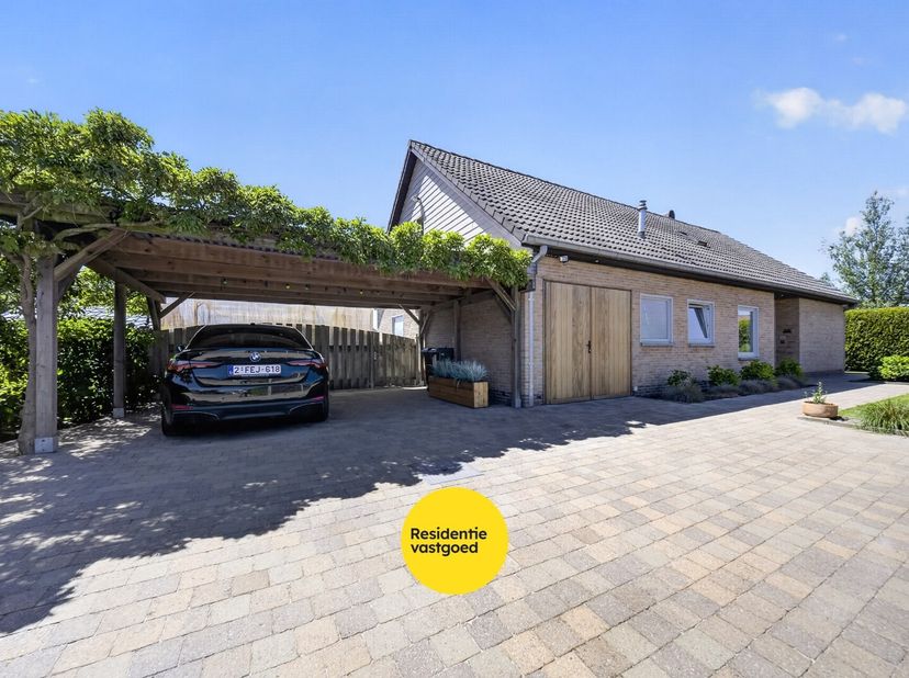 Ruime en uitstekend onderhouden villa op een perceel van 656m², gelegen in de rustige en aangename jachthavenwijk van Nieuwpoort. Deze charmante wonin